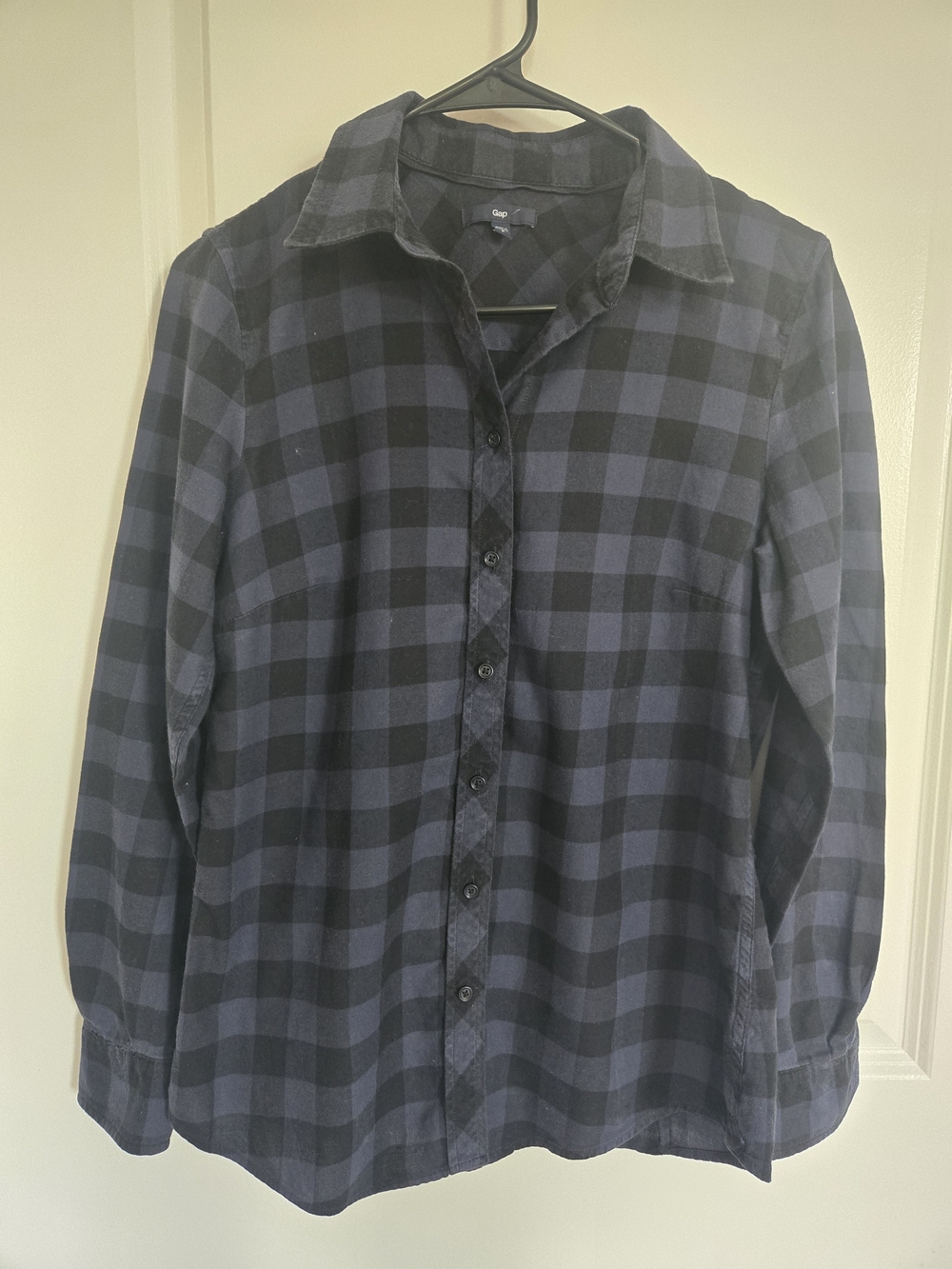 GAP Women's Black and Navy Plaid Button-Up Shirt